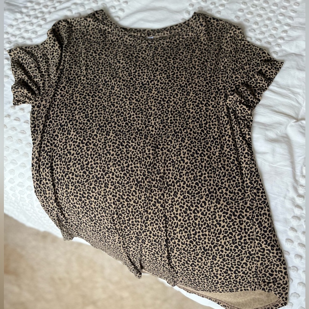 Tan and black cheetah print T-shirt!! 🐆